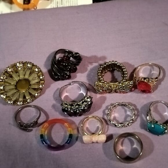 Lot or bundle of 18 different unique statement rings, all in excellent condition - Picture 16 of 16
